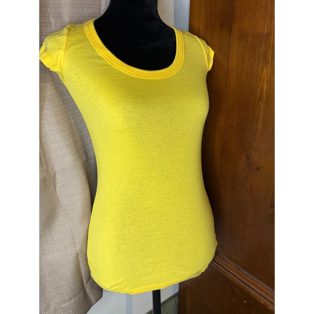 Arizona Jean Company T-Shirt Women Small Yellow Good Y2K Scoop Neck Ribbed Trim